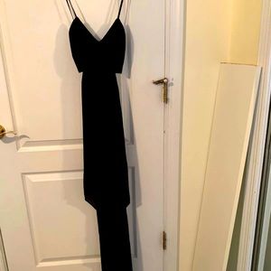 Beautiful black high/low dress. Cutout on the side